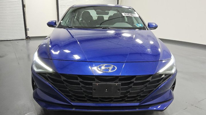Hyundai Elantra  2022