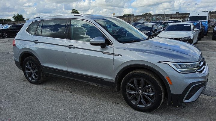 Volkswagen Tiguan  2022
