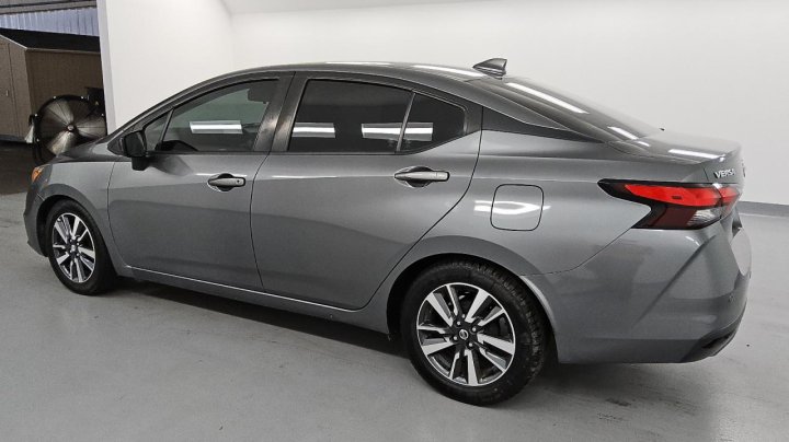 Nissan Versa  2021