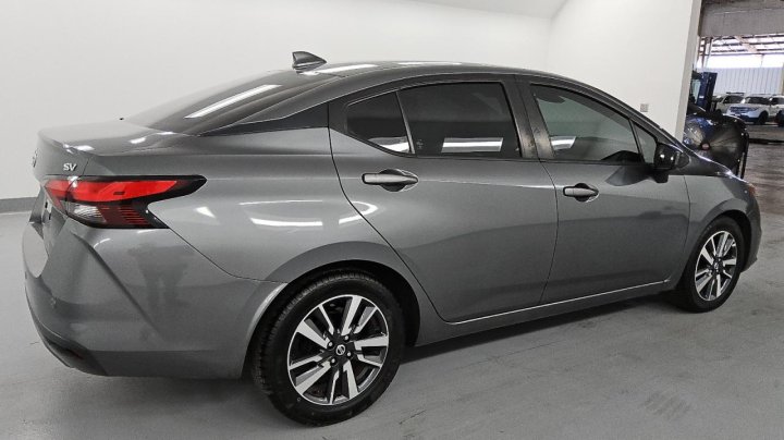 Nissan Versa  2021