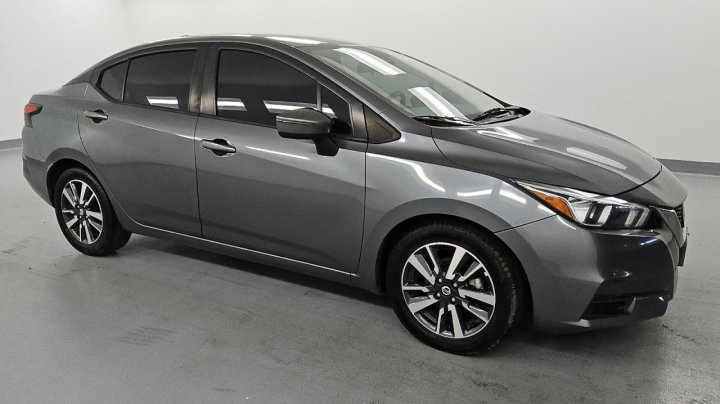 Nissan Versa  2021
