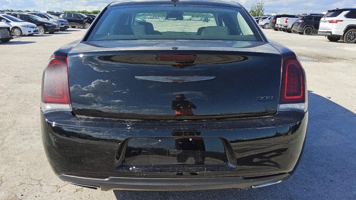 CHRYSLER 300  2022