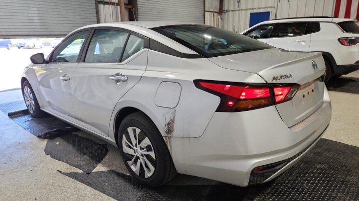 Nissan Altima  2021
