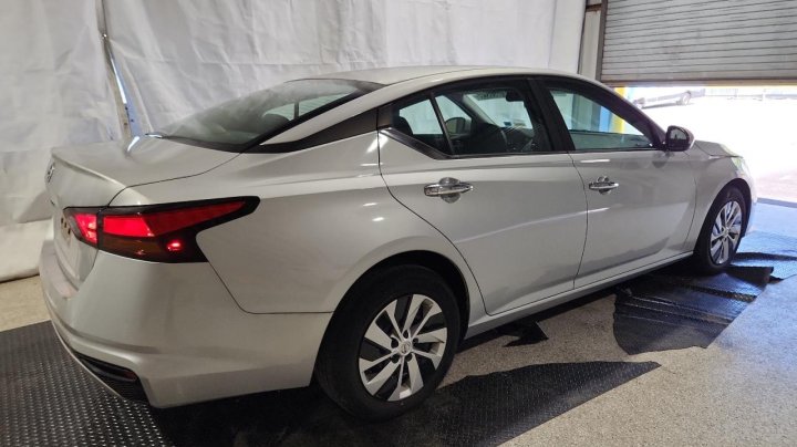 Nissan Altima  2021