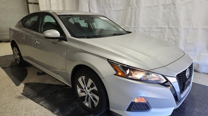 Nissan Altima  2021