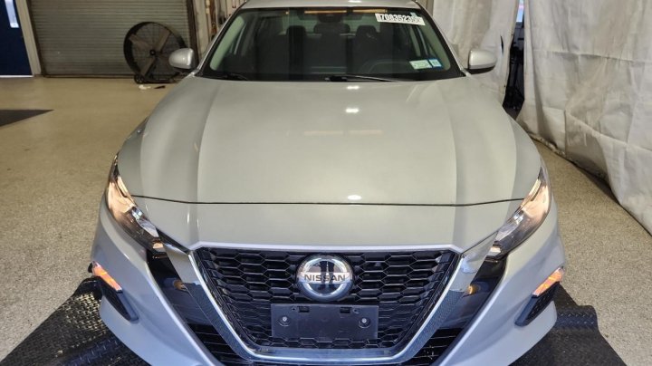 Nissan Altima  2021