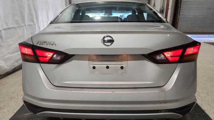 Nissan Altima  2021