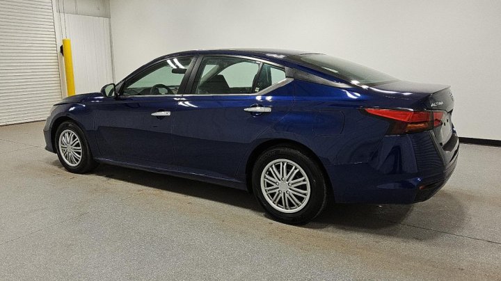 Nissan Altima  2022