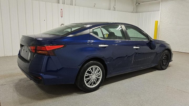 Nissan Altima  2022