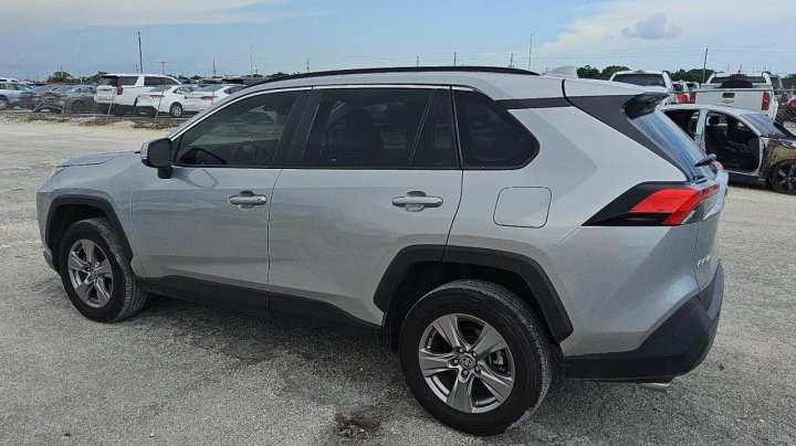 Toyota RAV4  2024