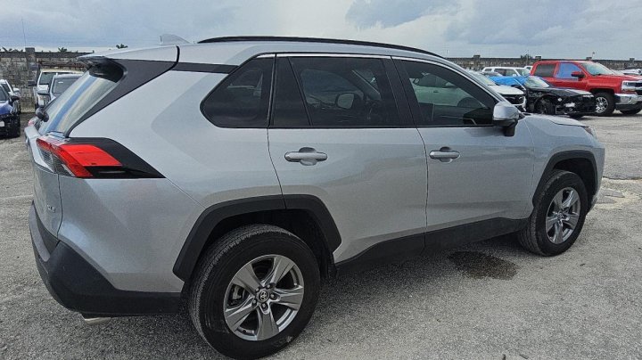Toyota RAV4  2024