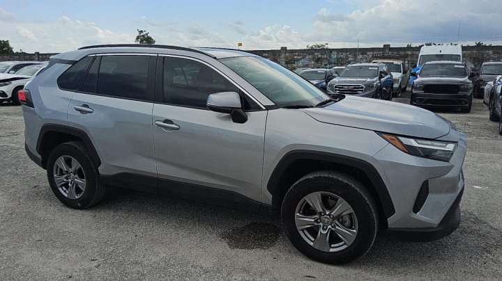 Toyota RAV4  2024