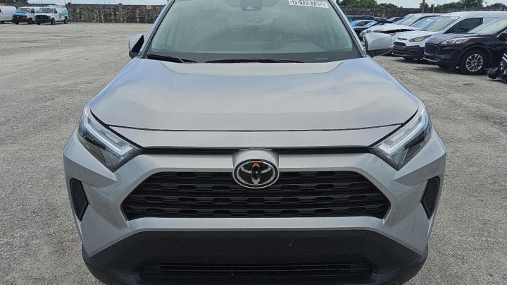 Toyota RAV4  2024