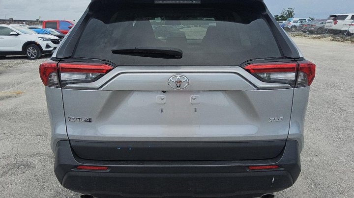 Toyota RAV4  2024
