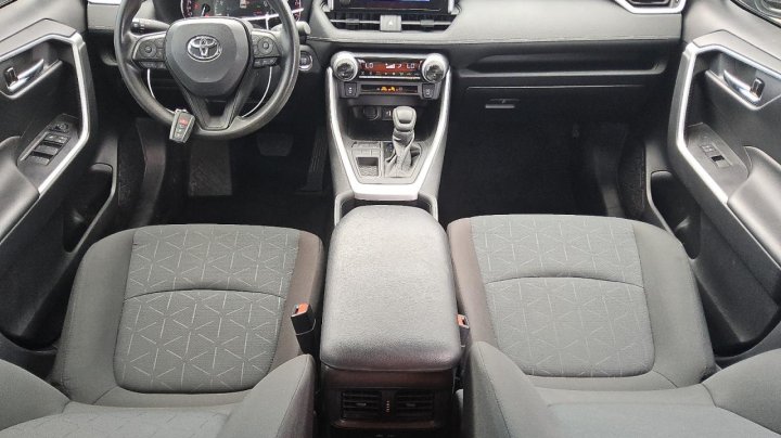 Toyota RAV4  2024
