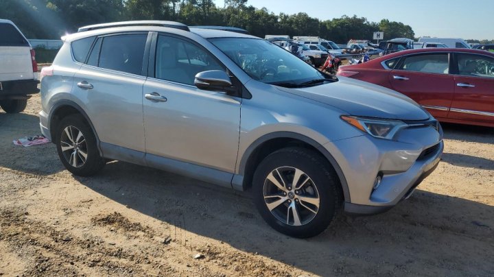 Toyota RAV4  2018