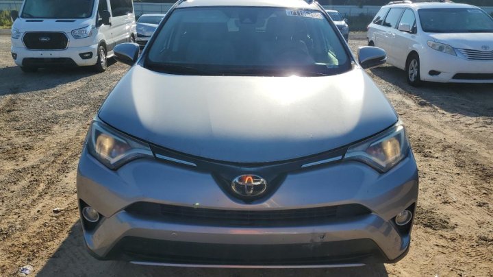 Toyota RAV4  2018