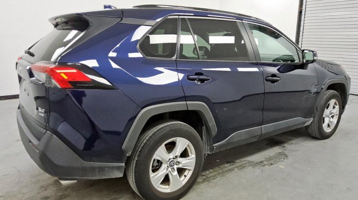 Toyota RAV4  2021