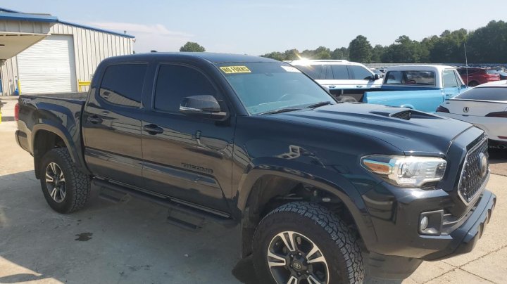 Toyota TACOMA  2018