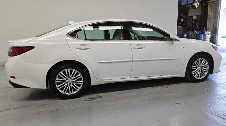 Lexus ES  2016