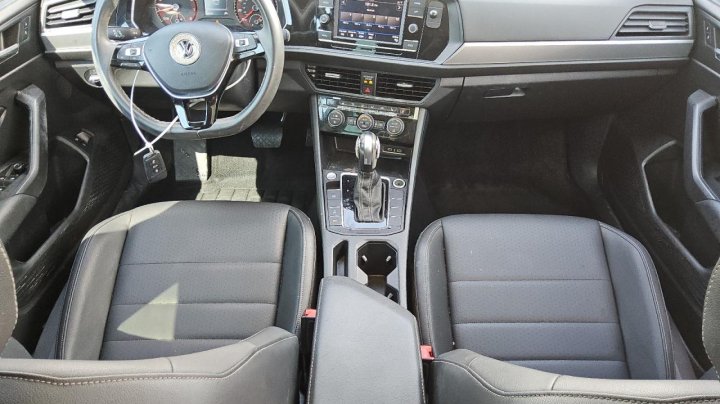 Volkswagen JETTA  2021