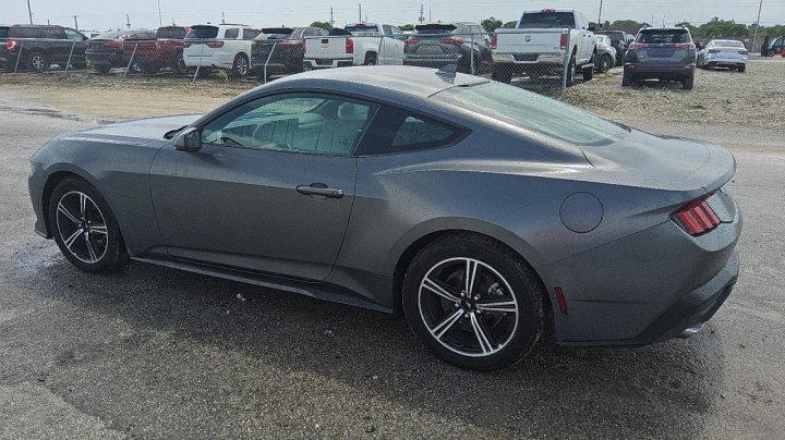 Ford MUSTANG  2025
