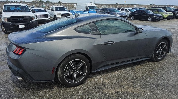 Ford MUSTANG  2025