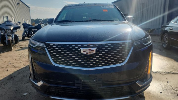 Cadillac XT6  2021