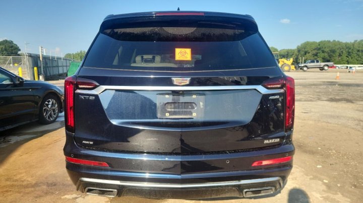 Cadillac XT6  2021