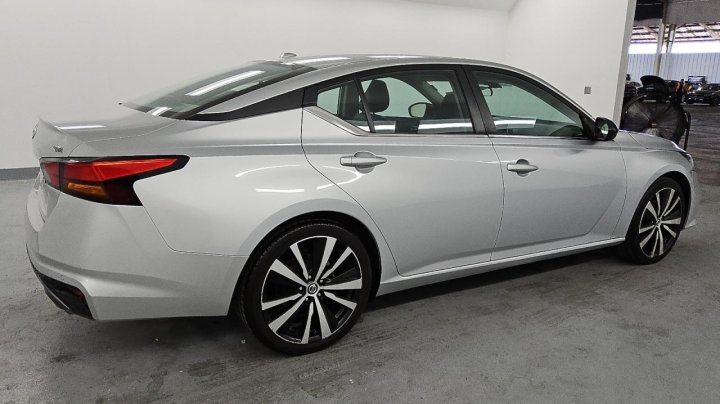 Nissan Altima  2021