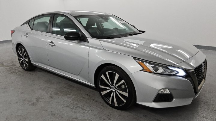 Nissan Altima  2021