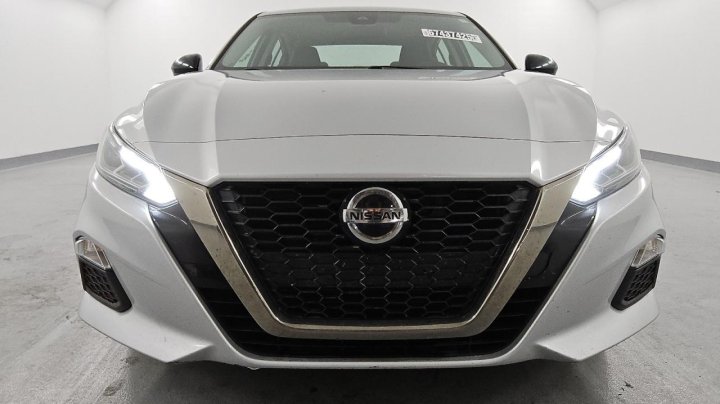 Nissan Altima  2021