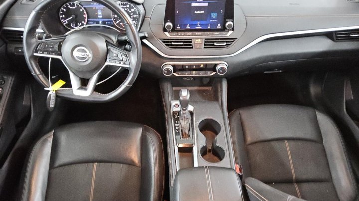 Nissan Altima  2021