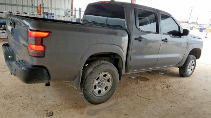 Nissan Frontier  2022