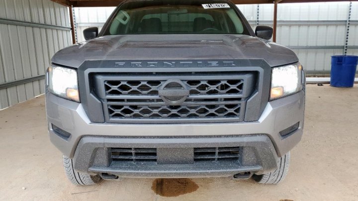 Nissan Frontier  2022