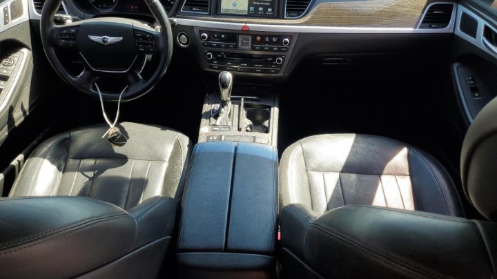 Hyundai Genesis  2015
