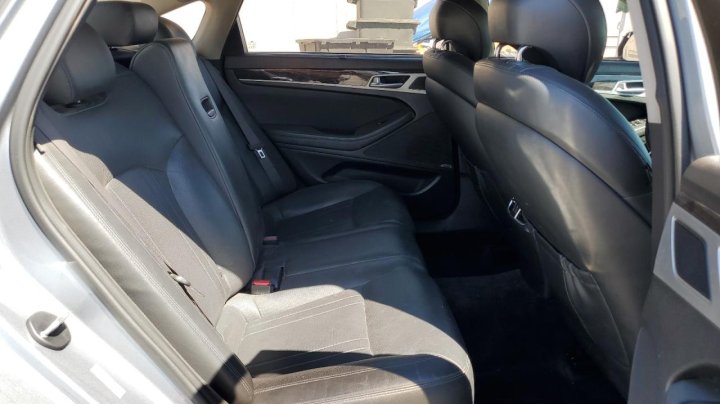 Hyundai Genesis  2015