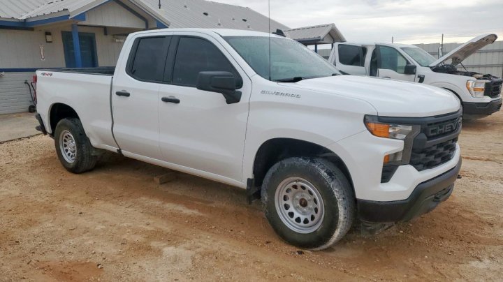 Chevrolet Silverado  2023