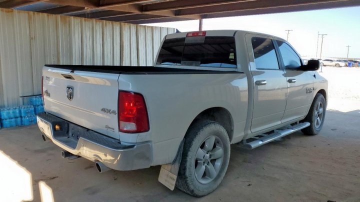RAM 1500 SLT 2017