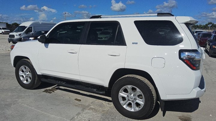 Toyota 4runner SR5 2023
