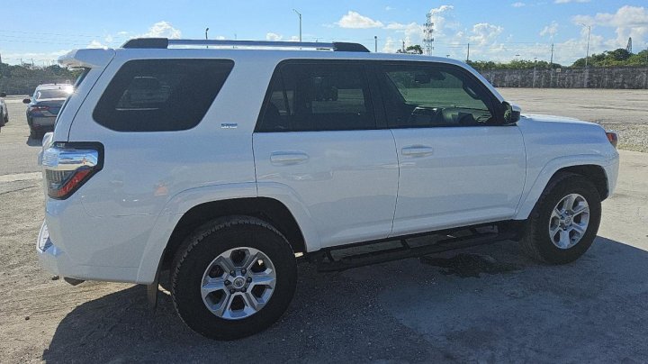 Toyota 4runner SR5 2023