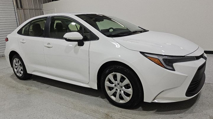Toyota Corolla LE 2025