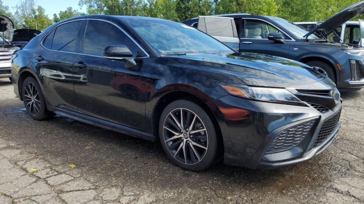 Toyota Camry SE NIGHT SHADE 2024