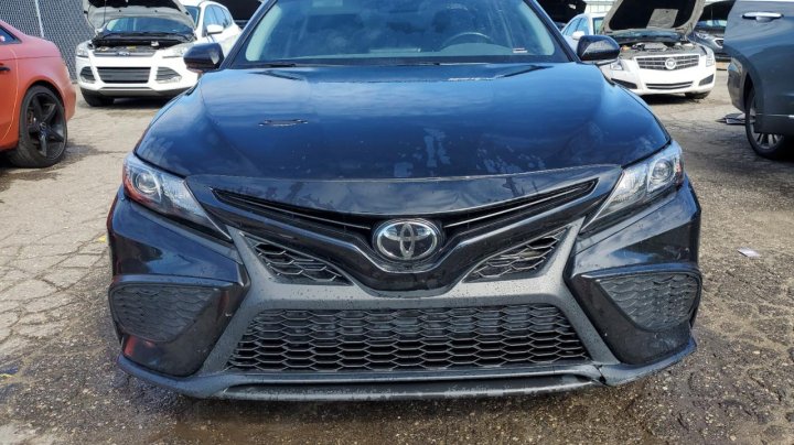 Toyota Camry SE NIGHT SHADE 2024