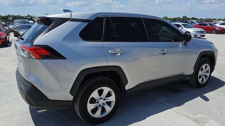 Toyota RAV4 LE 2023