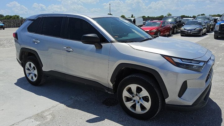 Toyota RAV4 LE 2023