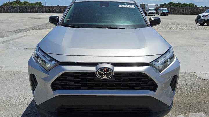Toyota RAV4 LE 2023