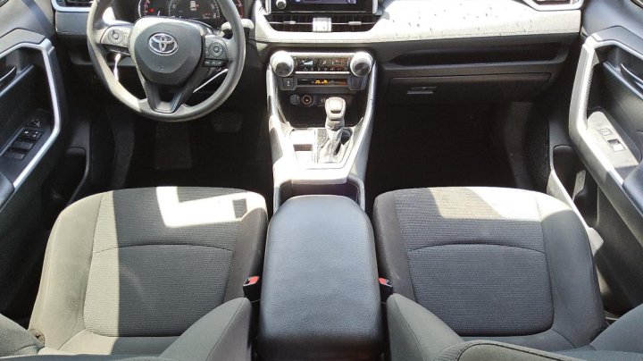 Toyota RAV4 LE 2023