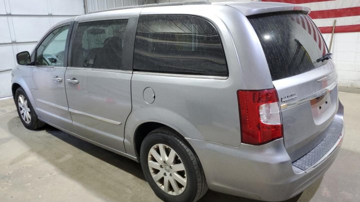 CHRYSLER TOWN & COUNTRY TOURING 2016