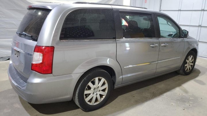 CHRYSLER TOWN & COUNTRY TOURING 2016